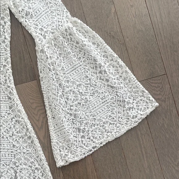 White Lace Bell Sleeve Knit Mini Dress Cover up Resort wear. Beach wear. Luxury - Picture 6 of 17